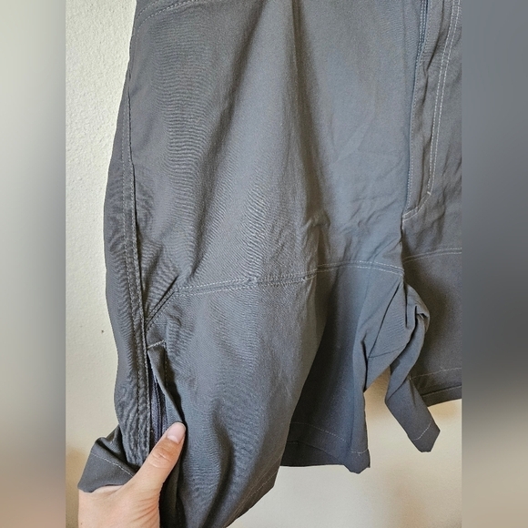 MEN'S WRANGLER OUTDOOR PERFORMANCE UTILITY SHORT IN SMOKE 42 - Picture 9 of 12